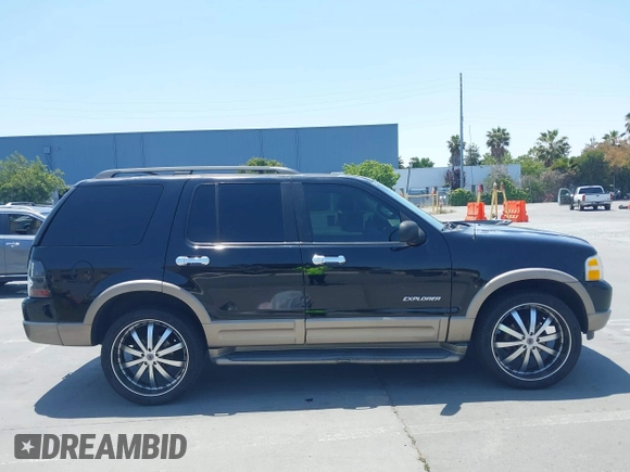 2002 Ford Explorer Eddie Bauer z VIN 1FMDU74E42ZC47584, wystawiony jako IAAI lot #42456721 z przebiegiem 141 518 mil mil oraz . Historia ofert i sprzedaży dostępna na DreamBid. Obrazek 13.