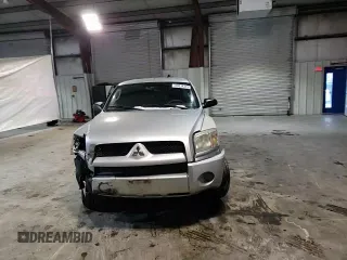 2007 Mitsubishi Raider LS z VIN 1Z7HT28KX7S216386, wystawiony jako Copart lot #88034315 z przebiegiem 162 337 mil mil oraz Czysty tytuł • Clean title. Historia ofert i sprzedaży dostępna na DreamBid. Obrazek 10.
