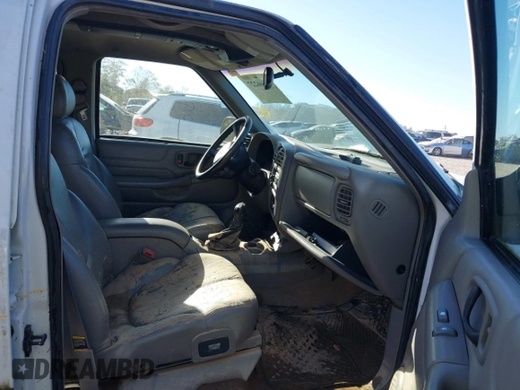 1999 GMC Jimmy SLE with VIN 1GKDT13W9X2545745, listed as a IAAI auction lot 40566227 with 1 mi miles. Bid and sale history available at carsss.com. Image 5.