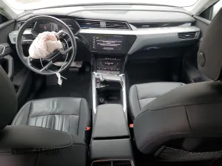 2024 Audi Q8 e-tron Premium z VIN WA14AAGE9RB024394, wystawiony jako Copart lot #69722074 z przebiegiem 18 444 mil mil oraz Szkoda całkowita • Salvage title. Historia ofert i sprzedaży dostępna na DreamBid. Obrazek 8.