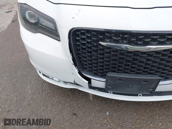 2019 Chrysler 300 S z VIN 2C3CCABG2KH538772, wystawiony jako IAAI lot #41156726 z przebiegiem 102 126 mil mil oraz . Historia ofert i sprzedaży dostępna na DreamBid. Obrazek 6.