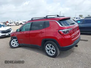 2025 Jeep Compass Latitude с VIN 3C4NJDBN8ST515983, выставлен на аукционе IAAI как лот 42172656 с пробегом 2 836 миль миль и . История ставок и продаж доступна на DreamBid. Изображение 14.