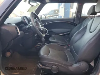 2012 MINI Hardtop z VIN WMWSU3C5XCT542244, wystawiony jako Copart lot #65226525 z przebiegiem 129 512 mil mil oraz Szkoda całkowita • Salvage title. Historia ofert i sprzedaży dostępna na DreamBid. Obrazek 7.