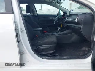 2021 Kia Forte LXS z VIN 3KPF24AD1ME315531, wystawiony jako IAAI lot #42286920 z przebiegiem 88 727 mil mil oraz . Historia ofert i sprzedaży dostępna na DreamBid. Obrazek 5.