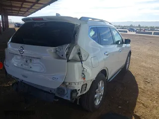 2017 Nissan Rogue SL with VIN 5N1AT2MT8HC825205, listed as a IAAI auction lot 41624814 with 99,989 mi miles. Bid and sale history available at carsss.com. Image 4.
