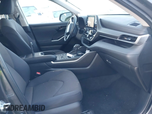 2023 Toyota Highlander L z VIN 5TDKDRBH2PS039426, wystawiony jako IAAI lot #41572761 z przebiegiem 28 220 mil mil oraz . Historia ofert i sprzedaży dostępna na DreamBid. Obrazek 5.