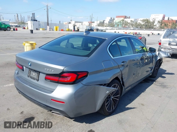 2023 BMW 5 Series 530e z VIN WBA13AG00PCM10164, wystawiony jako IAAI lot #42406603 z przebiegiem 26 770 mil mil oraz . Historia ofert i sprzedaży dostępna na DreamBid. Obrazek 4.