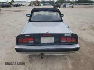 1990 Alfa Romeo Spider z VIN ZARBA12T0L6002373, wystawiony jako Copart lot #75362404 z przebiegiem 73 479 mil mil oraz Nie do naprawy • Non repairable. Historia ofert i sprzedaży dostępna na DreamBid. Obrazek 6.