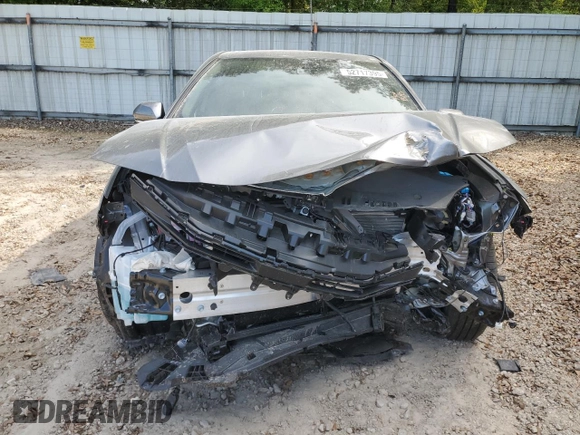 2025 Toyota Camry LE z VIN 4T1DAACK4SU588882, wystawiony jako Copart lot #52717395 z przebiegiem Nie podano mil oraz Szkoda całkowita • Salvage title. Historia ofert i sprzedaży dostępna na DreamBid. Obrazek 5.