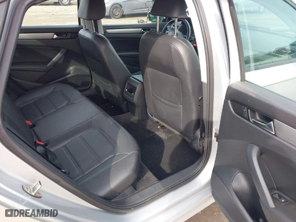 2015 Volkswagen Passat 1.8T S with VIN 1VWAT7A30FC013994, listed as a IAAI auction lot 41509741 with 85,328 mi miles. Bid and sale history available at carsss.com. Image 8.