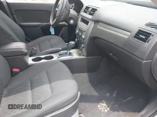 2012 Ford Fusion SE z VIN 3FAHP0HA3CR421636, wystawiony jako IAAI lot #42454385 z przebiegiem 138 282 mil mil oraz . Historia ofert i sprzedaży dostępna na DreamBid. Obrazek 5.