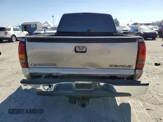 2002 GMC Sierra 1500HD SLE z VIN 1GTGK13U52F205875, wystawiony jako Copart lot #73240284 z przebiegiem Nie podano mil oraz Szkody całkowita. Historia ofert i sprzedaży dostępna na DreamBid. Obrazek 6.