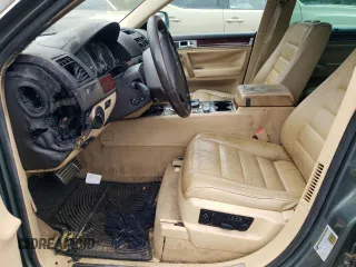 2006 Volkswagen Touareg 4.2L V8 z VIN WVGZM77L16D049631, wystawiony jako Copart lot #84882844 z przebiegiem Nie podano mil oraz Szkoda całkowita • Salvage title. Historia ofert i sprzedaży dostępna na DreamBid. Obrazek 7.
