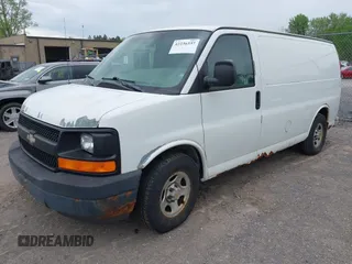 2004 Chevrolet Express Cargo z VIN 1GCFG15XX41150053, wystawiony jako IAAI lot #42236337 z przebiegiem 135 471 mil mil oraz . Historia ofert i sprzedaży dostępna na DreamBid. Obrazek 2.