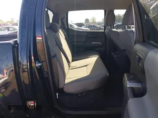 2023 Toyota Tacoma SR5 z VIN 3TYAZ5CN5PT036387, wystawiony jako IAAI lot #42077284 z przebiegiem 34 568 mil mil oraz . Historia ofert i sprzedaży dostępna na DreamBid. Obrazek 8.