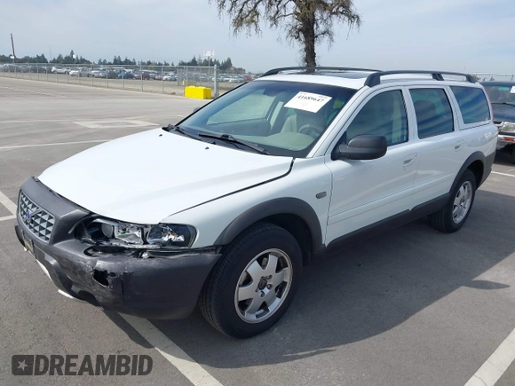 2004 Volvo V70 XC70 with VIN YV1SZ59H541135280, listed as a IAAI auction lot 41689647 with 195,802 mi miles. Bid and sale history available at carsss.com. Image 2.