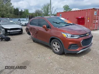 2019 Chevrolet Trax LT z VIN 3GNCJLSB6KL238085, wystawiony jako IAAI lot #42177033 z przebiegiem 81 491 mil mil oraz . Historia ofert i sprzedaży dostępna na DreamBid. Obrazek 1.