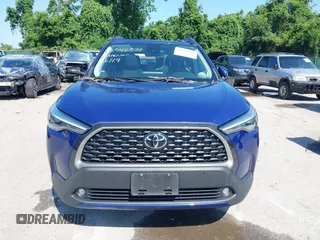2022 Toyota Corolla Cross XLE z VIN 7MUDAABG4NV004836, wystawiony jako IAAI lot #42546573 z przebiegiem 23 821 mil mil oraz . Historia ofert i sprzedaży dostępna na DreamBid. Obrazek 12.