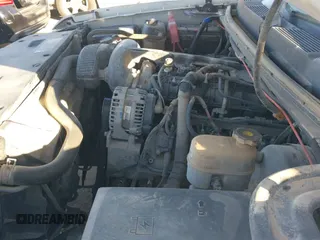 2009 Chevrolet Silverado 1500 Xtra Fuel Economy z VIN 3GCEC133X9G165281, wystawiony jako IAAI lot #41097658 z przebiegiem 211 634 mil mil oraz . Historia ofert i sprzedaży dostępna na DreamBid. Obrazek 19.