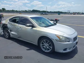 2011 Nissan Maxima SV z VIN 1N4AA5AP5BC818938, wystawiony jako IAAI lot #42210899 z przebiegiem 182 778 mil mil oraz . Historia ofert i sprzedaży dostępna na DreamBid. Obrazek 1.