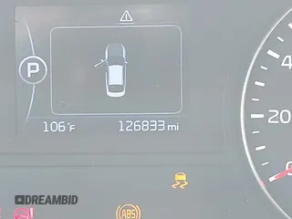 2018 Kia Optima S z VIN 5XXGT4L33JG235933, wystawiony jako IAAI lot #42260202 z przebiegiem 126 833 mil mil oraz . Historia ofert i sprzedaży dostępna na DreamBid. Obrazek 16.