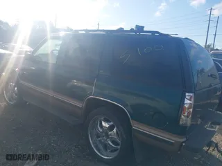 1998 Chevrolet Tahoe with VIN 1GNEK13R1WJ302987, listed as a IAAI auction lot 40491593 with 999,999 mi miles. Bid and sale history available at carsss.com. Image 3.