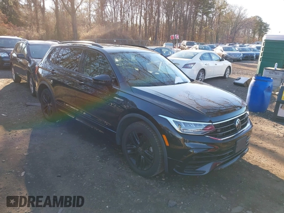 2022 Volkswagen Tiguan SE R-Line Black with VIN 3VV8B7AX2NM029751, listed as a IAAI auction lot 41597468 with 29,674 mi miles and . Bid and sale history available at DreamBid. Image 1.