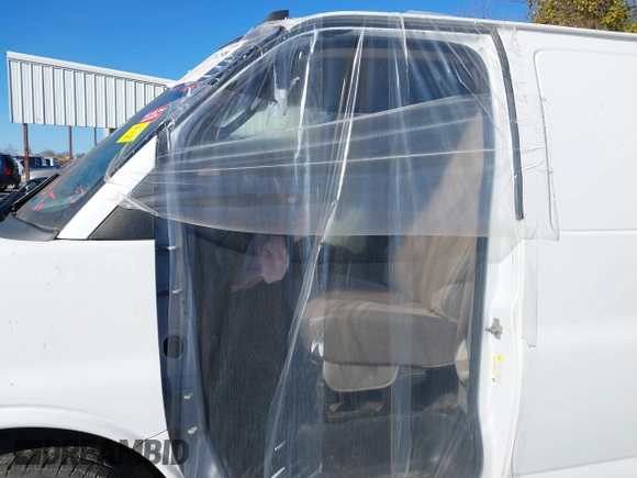 2021 Chevrolet City Express Cargo z VIN 1GCZGGF70M1144857, wystawiony jako IAAI lot #41474258 z przebiegiem 155 494 mil mil oraz . Historia ofert i sprzedaży dostępna na DreamBid. Obrazek 13.