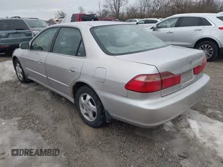 1998 Honda Accord EX z VIN 1HGCG5556WA207104, wystawiony jako IAAI lot #41444523 z przebiegiem 284 755 mil mil oraz . Historia ofert i sprzedaży dostępna na DreamBid. Obrazek 3.