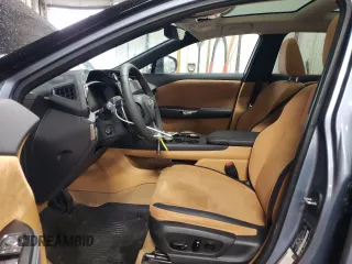 2023 Lexus RZ 450e Premium z VIN JTJAAAAB1PA004373, wystawiony jako Copart lot #48545194 z przebiegiem 21 710 mil mil oraz Szkody całkowita. Historia ofert i sprzedaży dostępna na DreamBid. Obrazek 7.
