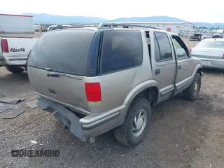 1998 Chevrolet Blazer LS с VIN 1GNDT13W2W2177149, выставлен на аукционе IAAI как лот 42422025 с пробегом 210 833 миль миль и . История ставок и продаж доступна на DreamBid. Изображение 4.