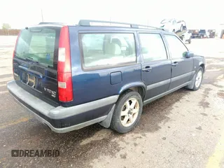 1999 Volvo V70 XC with VIN YV1LZ56D7X2617138, listed as a IAAI auction lot 41906507 with 157,817 mi miles. Bid and sale history available at carsss.com. Image 4.