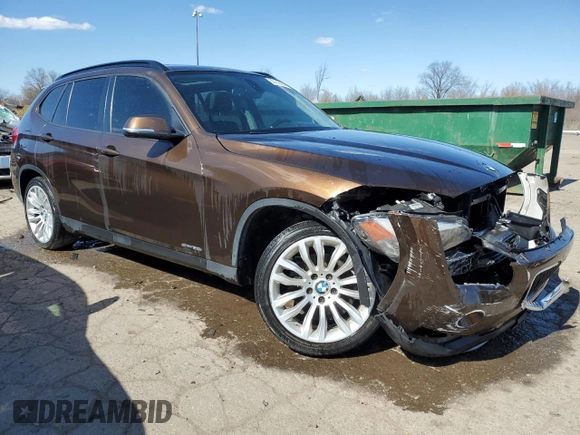 2014 BMW X1 sDrive28i z VIN WBAVM1C57EVW53696, wystawiony jako Copart lot #53142255 z przebiegiem 86 581 mil mil oraz Czysty tytuł • Clean title. Historia ofert i sprzedaży dostępna na DreamBid. Obrazek 4.