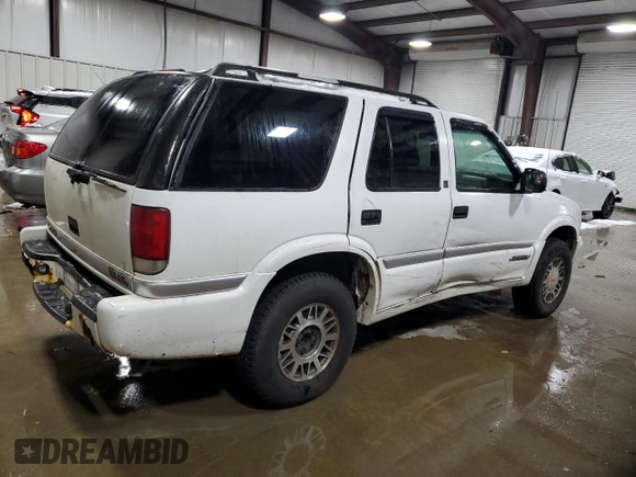 2001 GMC Jimmy SLT with VIN 1GKDT13W112100391, listed as a Copart auction lot 86098014 with 145,700 mi miles and Salvage Title. Bid and sale history available at carsss.com. Image 3.