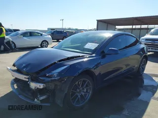 2022 Tesla Model 3 Long Range z VIN 5YJ3E1EB9NF197127, wystawiony jako IAAI lot #41366323 z przebiegiem 56 559 mil mil oraz . Historia ofert i sprzedaży dostępna na DreamBid. Obrazek 23.