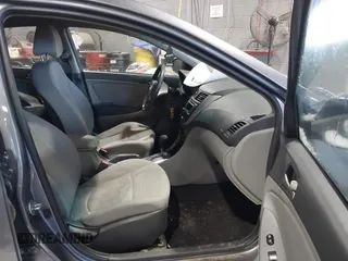 2016 Hyundai Accent SE z VIN KMHCT4AE2GU139826, wystawiony jako IAAI lot #41545891 z przebiegiem 86 555 mil mil oraz . Historia ofert i sprzedaży dostępna na DreamBid. Obrazek 5.