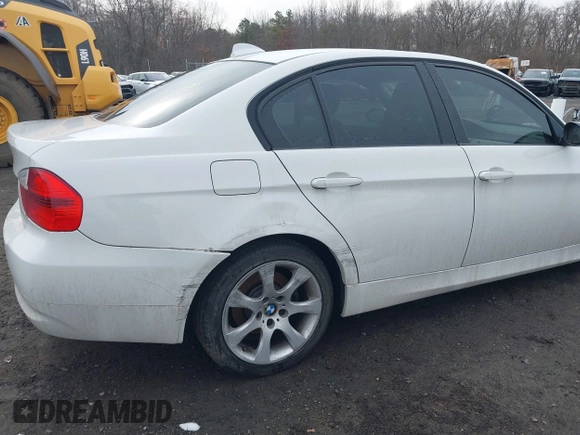 2008 BMW 3 Series 328xi with VIN WBAVC73518KP39338, listed as a IAAI auction lot 41474955 with 132,484 mi miles. Bid and sale history available at carsss.com. Image 6.