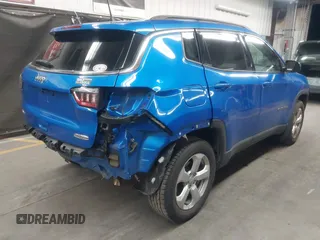 2019 Jeep Compass Latitude z VIN 3C4NJDBB3KT595277, wystawiony jako IAAI lot #42098822 z przebiegiem 68 574 mil mil oraz . Historia ofert i sprzedaży dostępna na DreamBid. Obrazek 4.