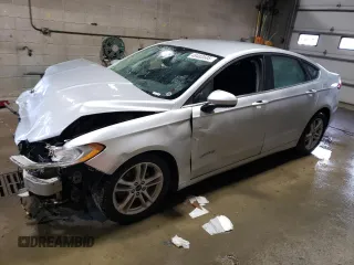 2018 Ford Fusion SE z VIN 3FA6P0LU0JR133885, wystawiony jako Copart lot #48483585 z przebiegiem 121 147 mil mil oraz Szkoda całkowita • Salvage title. Historia ofert i sprzedaży dostępna na DreamBid. Obrazek 1.