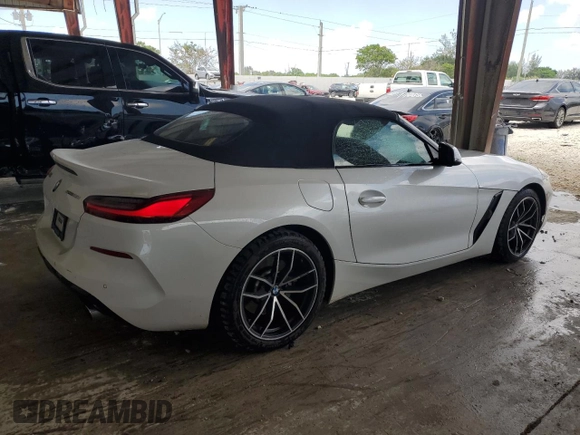 2022 BMW Z4 sDrive30i z VIN WBAHF3C08NWX39696, wystawiony jako Copart lot #66475223 z przebiegiem 28 841 mil mil oraz . Historia ofert i sprzedaży dostępna na DreamBid. Obrazek 3.