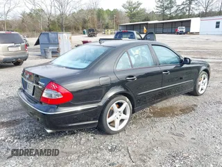 2009 Mercedes-Benz E-Class Luxury 3.5L with VIN WDBUF87X49B423293, listed as a IAAI auction lot 41582775 with 124,297 mi miles. Bid and sale history available at carsss.com. Image 4.