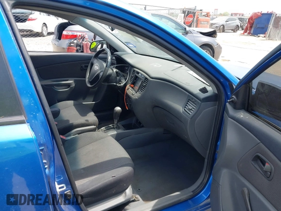 2008 Kia Rio LX with VIN KNADE123886374992, listed as a IAAI auction lot 42027536 with 129,916 mi miles and . Bid and sale history available at DreamBid. Image 5.