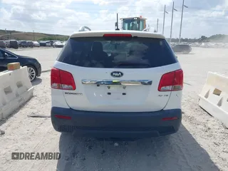 2011 Kia Sorento EX with VIN 5XYKUDA22BG008845, listed as a IAAI auction lot 41911107 with 207,362 mi miles. Bid and sale history available at carsss.com. Image 16.