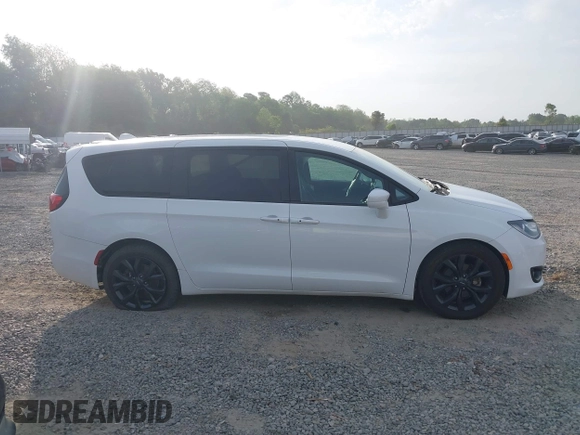 2018 Chrysler Pacifica Touring Plus with VIN 2C4RC1FG5JR235381, listed as a IAAI auction lot 42096588 with 91,998 mi miles and . Bid and sale history available at DreamBid. Image 13.