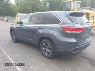 2018 Toyota Highlander LE with VIN 5TDBZRFH8JS875311, listed as a IAAI auction lot 42673189 with 180,025 mi miles and . Bid and sale history available at DreamBid. Image 3.