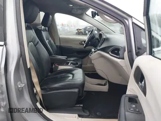 2018 Chrysler Pacifica Touring L with VIN 2C4RC1BGXJR142295, listed as a IAAI auction lot 41952592 with 135,092 mi miles and . Bid and sale history available at DreamBid. Image 5.