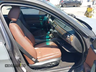 2006 BMW 3 Series 325xi z VIN WBAVT13546KW23822, wystawiony jako IAAI lot #42832474 z przebiegiem 234 704 mil mil oraz . Historia ofert i sprzedaży dostępna na DreamBid. Obrazek 5.