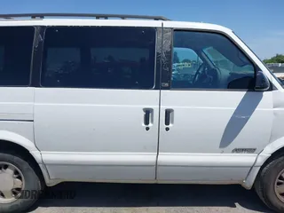 2000 Chevrolet Astro z VIN 1GNDM19W5YB202648, wystawiony jako IAAI lot #42272323 z przebiegiem Nie podano mil oraz . Historia ofert i sprzedaży dostępna na DreamBid. Obrazek 13.