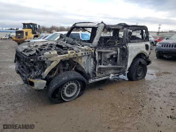 2023 Ford Bronco with VIN 1FMDE5AP2PLC02841, listed as a Copart auction lot 43948305 with 0 mi miles and Salvage Title. Bid and sale history available at carsss.com. Image 1.