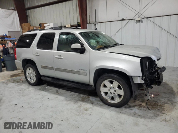 2010 GMC Yukon SLT with VIN 1GKUCCE07AR284702, listed as a Copart auction lot 71031564 with 113,708 mi miles and Salvage Title. Bid and sale history available at carsss.com. Image 4.